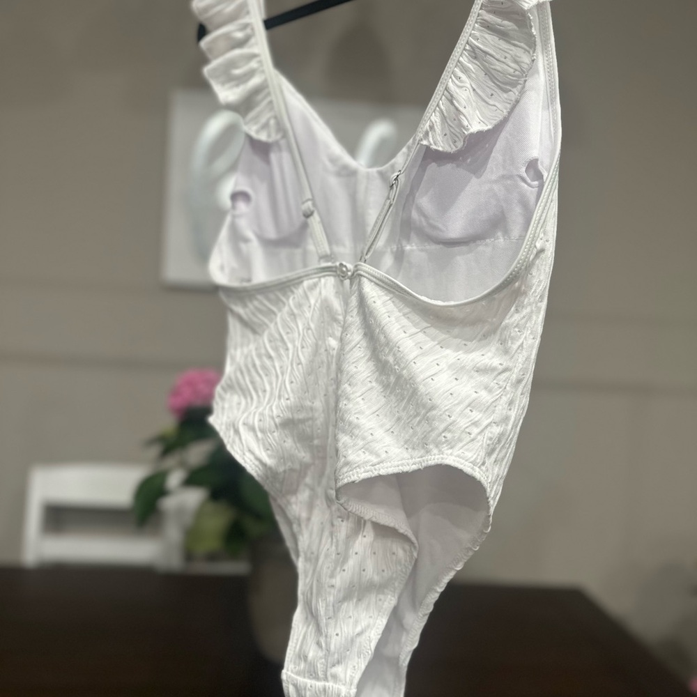 White Ruffled Bodysuit - Picture 3 of 4
